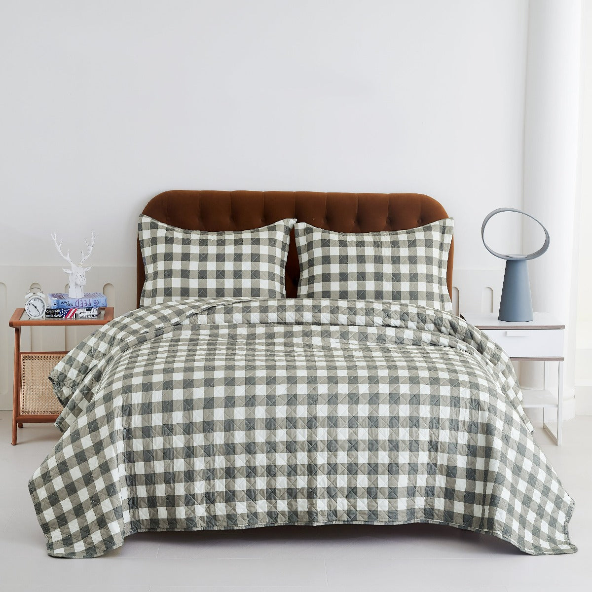 Holiday Collection Quilt Set - Ultra-Soft, Reversible Coverlet Bedding - Oversized Quilt With Matching Pillow Shams - Spirit Linen