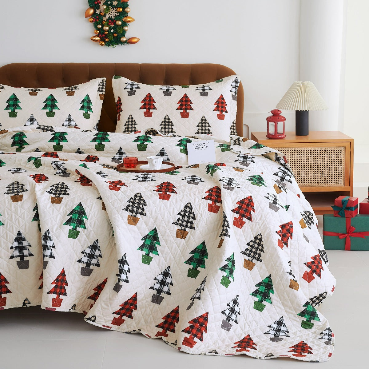 Holiday Collection Quilt Set - Ultra-Soft, Reversible Coverlet Bedding - Oversized Quilt With Matching Pillow Shams - Spirit Linen