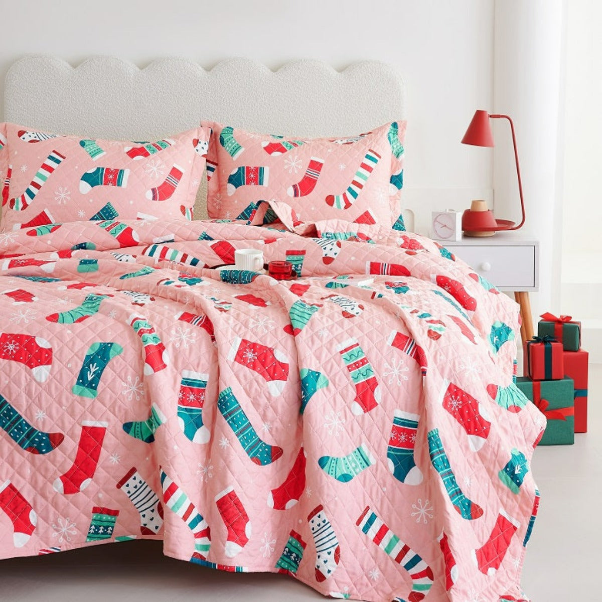 Holiday Collection Quilt Set - Ultra-Soft, Reversible Coverlet Bedding - Oversized Quilt With Matching Pillow Shams - Spirit Linen