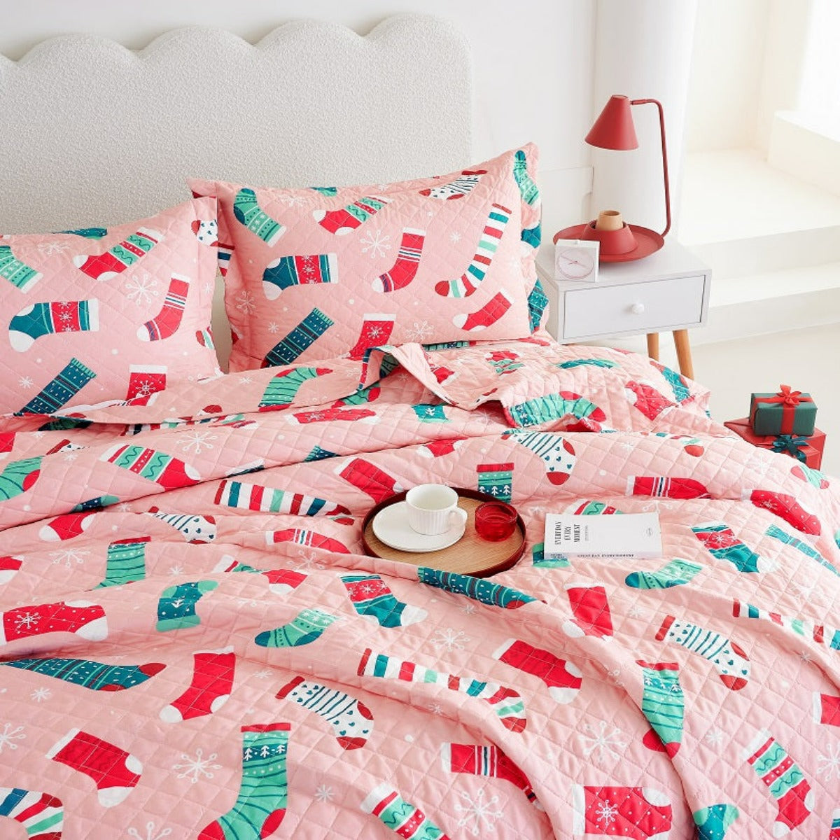 Holiday Collection Quilt Set - Ultra-Soft, Reversible Coverlet Bedding - Oversized Quilt With Matching Pillow Shams - Spirit Linen