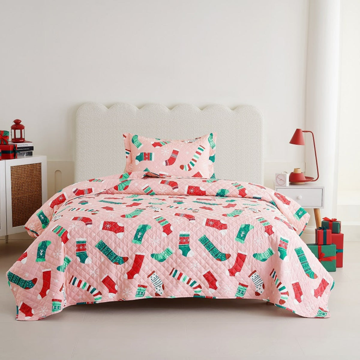 Holiday Collection Quilt Set - Ultra-Soft, Reversible Coverlet Bedding - Oversized Quilt With Matching Pillow Shams - Spirit Linen