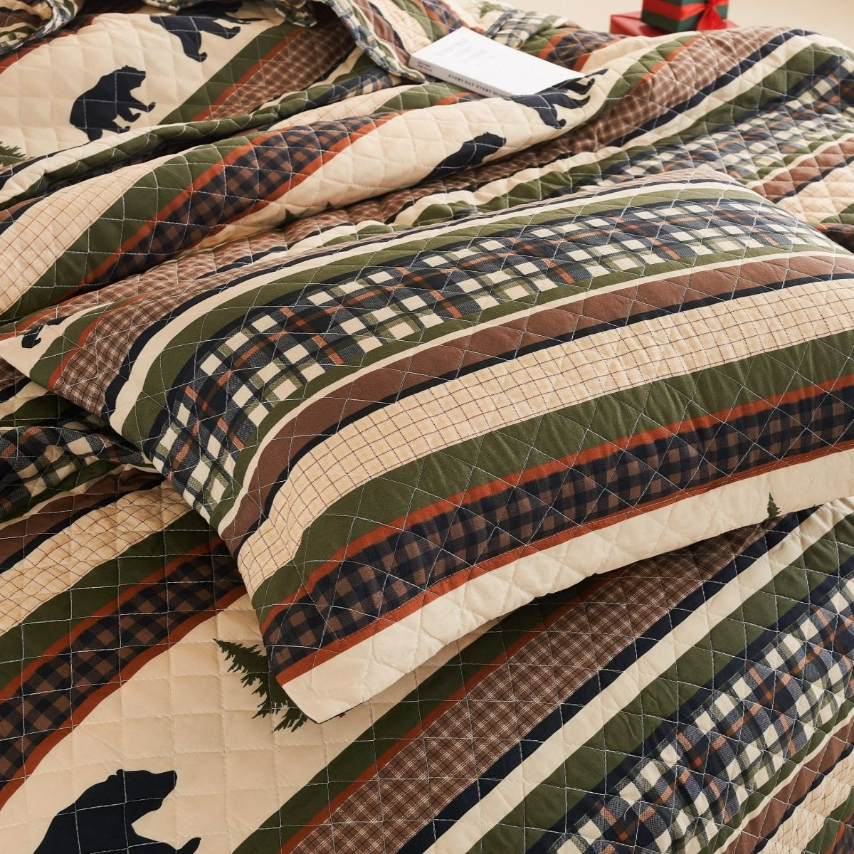 Holiday Collection Quilt Set - Ultra-Soft, Reversible Coverlet Bedding - Oversized Quilt With Matching Pillow Shams - Spirit Linen