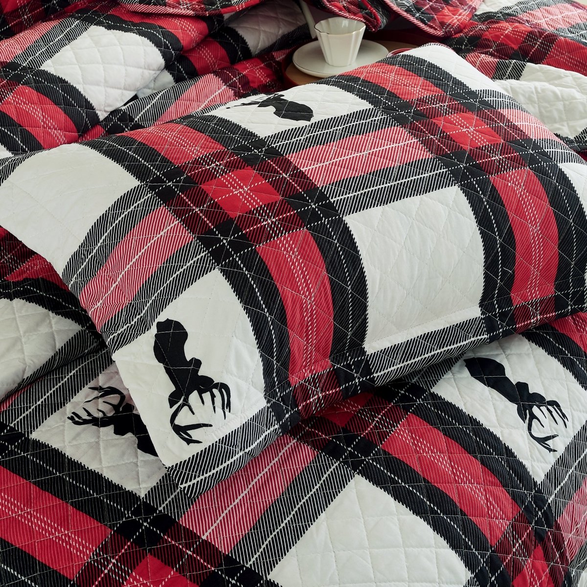 Holiday Collection Quilt Set - Ultra-Soft, Reversible Coverlet Bedding - Oversized Quilt With Matching Pillow Shams - Spirit Linen
