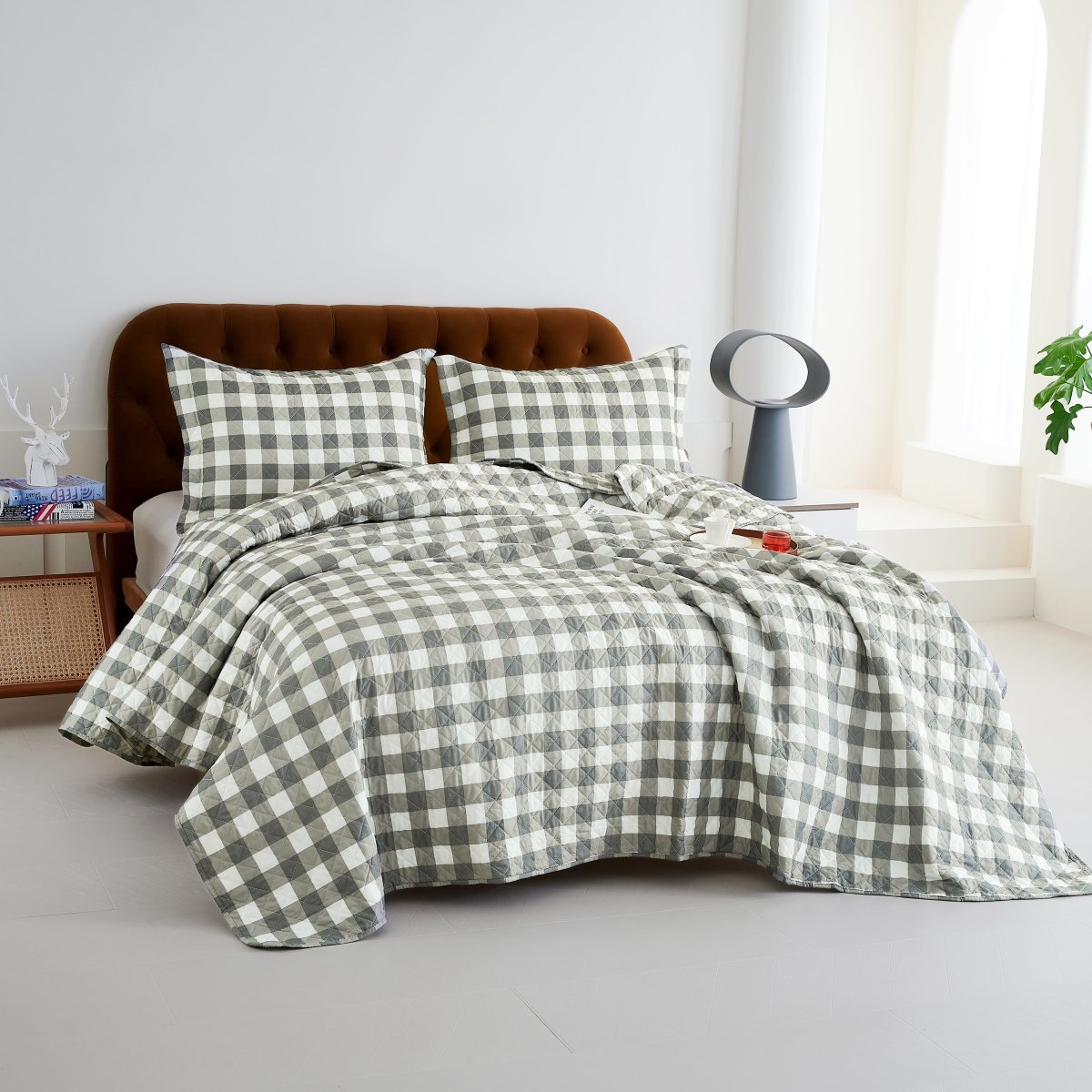 Holiday Collection Quilt Set - Ultra-Soft, Reversible Coverlet Bedding - Oversized Quilt With Matching Pillow Shams - Spirit Linen