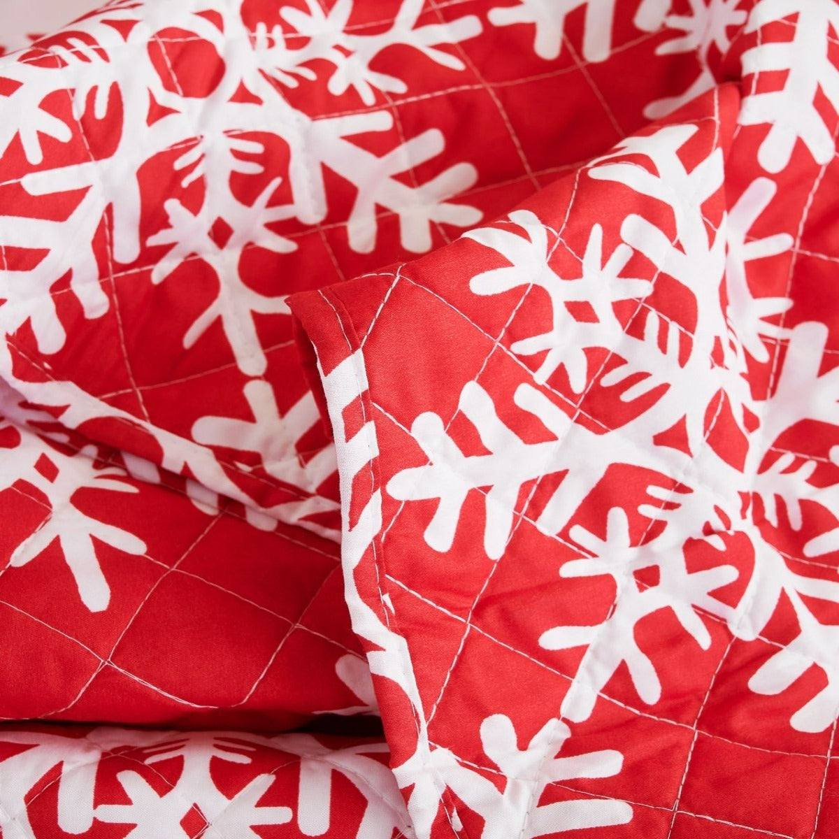 Holiday Collection Quilt Set - Ultra-Soft, Reversible Coverlet Bedding - Oversized Quilt With Matching Pillow Shams - Spirit Linen