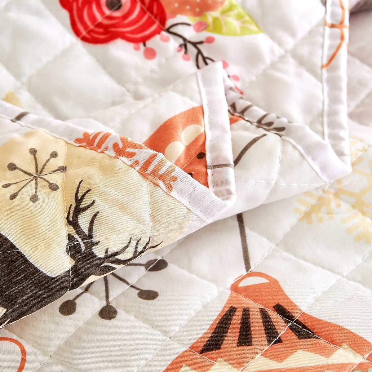 Holiday Collection Quilt Set - Ultra-Soft, Reversible Coverlet Bedding - Oversized Quilt With Matching Pillow Shams - Spirit Linen