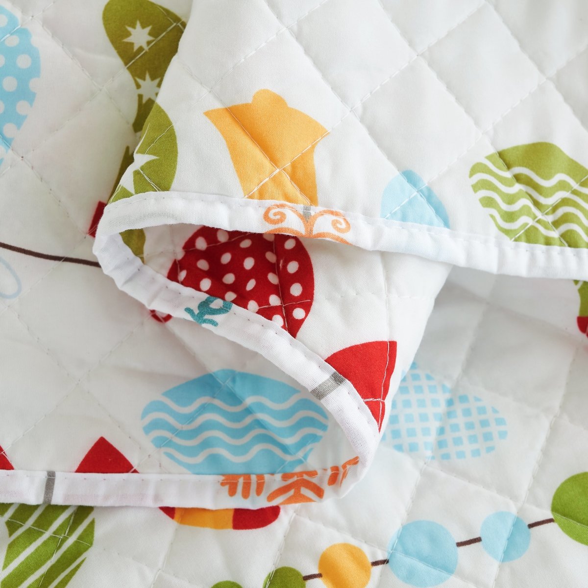 Holiday Collection Quilt Set - Ultra-Soft, Reversible Coverlet Bedding - Oversized Quilt With Matching Pillow Shams - Spirit Linen
