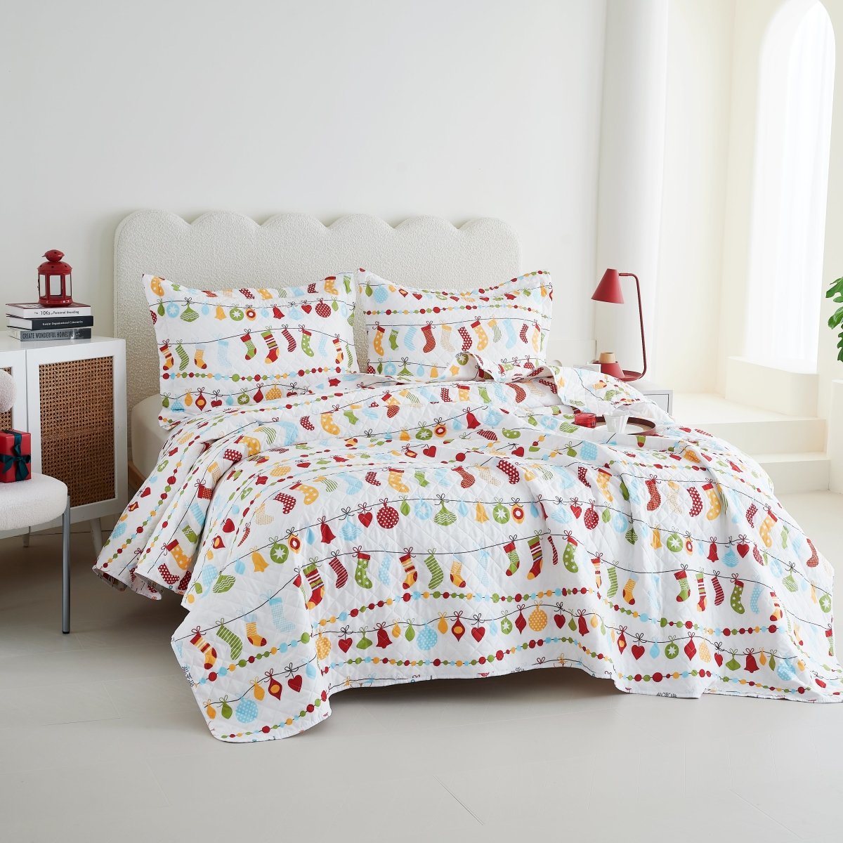 Holiday Collection Quilt Set - Ultra-Soft, Reversible Coverlet Bedding - Oversized Quilt With Matching Pillow Shams - Spirit Linen