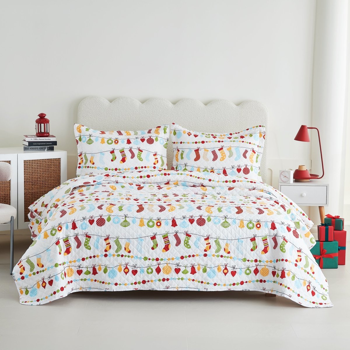 Holiday Collection Quilt Set - Ultra-Soft, Reversible Coverlet Bedding - Oversized Quilt With Matching Pillow Shams - Spirit Linen