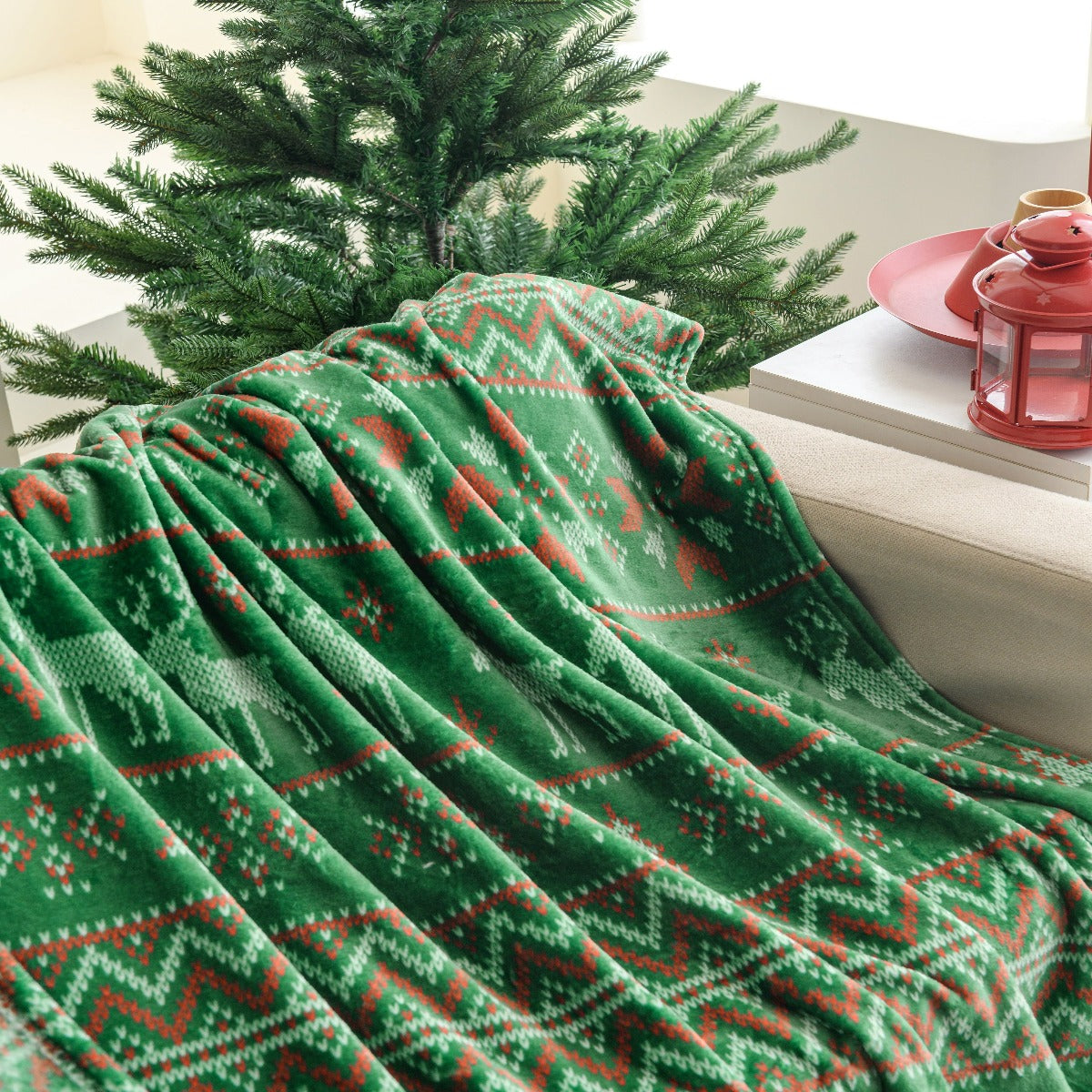 Ultra Soft Oversized Plush Holiday Throw Blanket - Stylish Home Décor for Bed or Couch