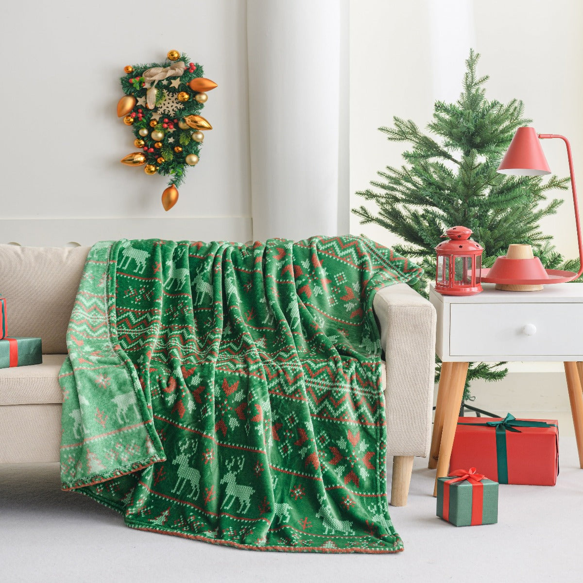 Ultra Soft Oversized Plush Holiday Throw Blanket - Stylish Home Décor for Bed or Couch