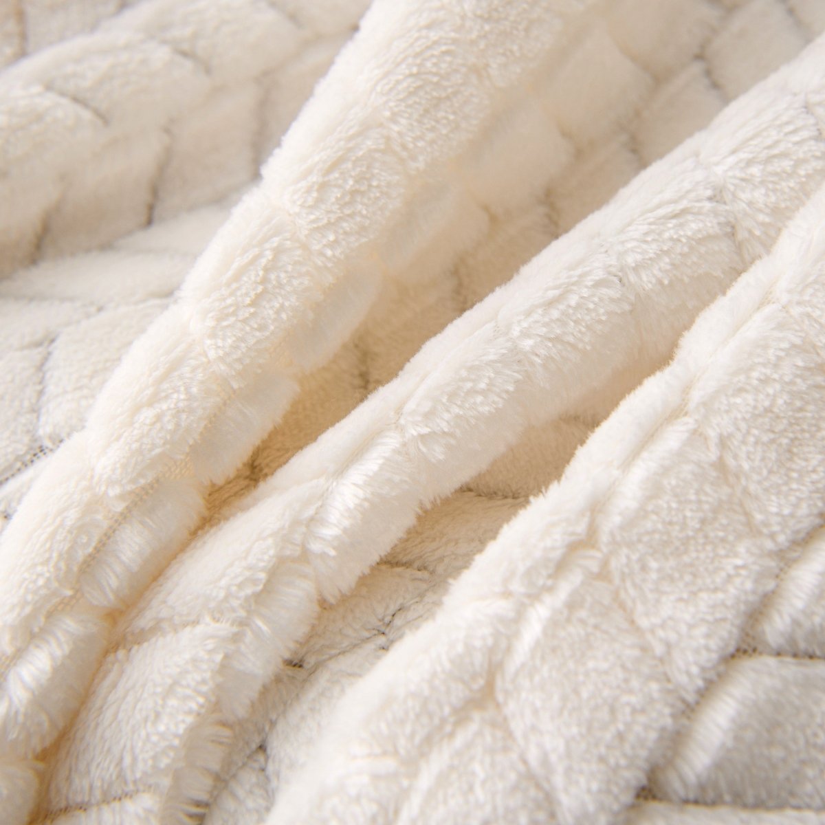 Arrow Jacquard 50 x 70 Plush Throw - Spirit Linen