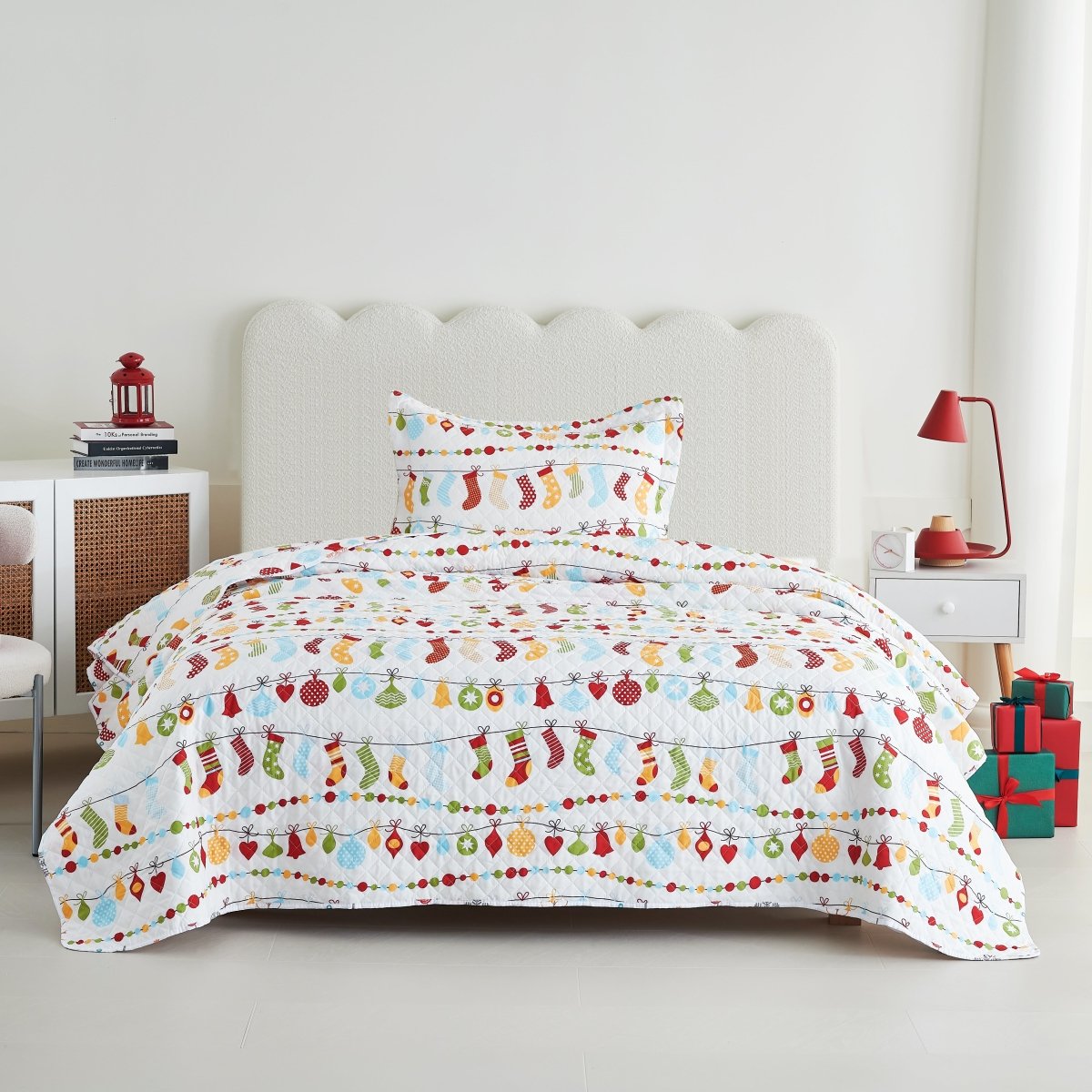 Holiday Collection Quilt Set - Ultra-Soft, Reversible Coverlet Bedding - Oversized Quilt With Matching Pillow Shams - Spirit Linen