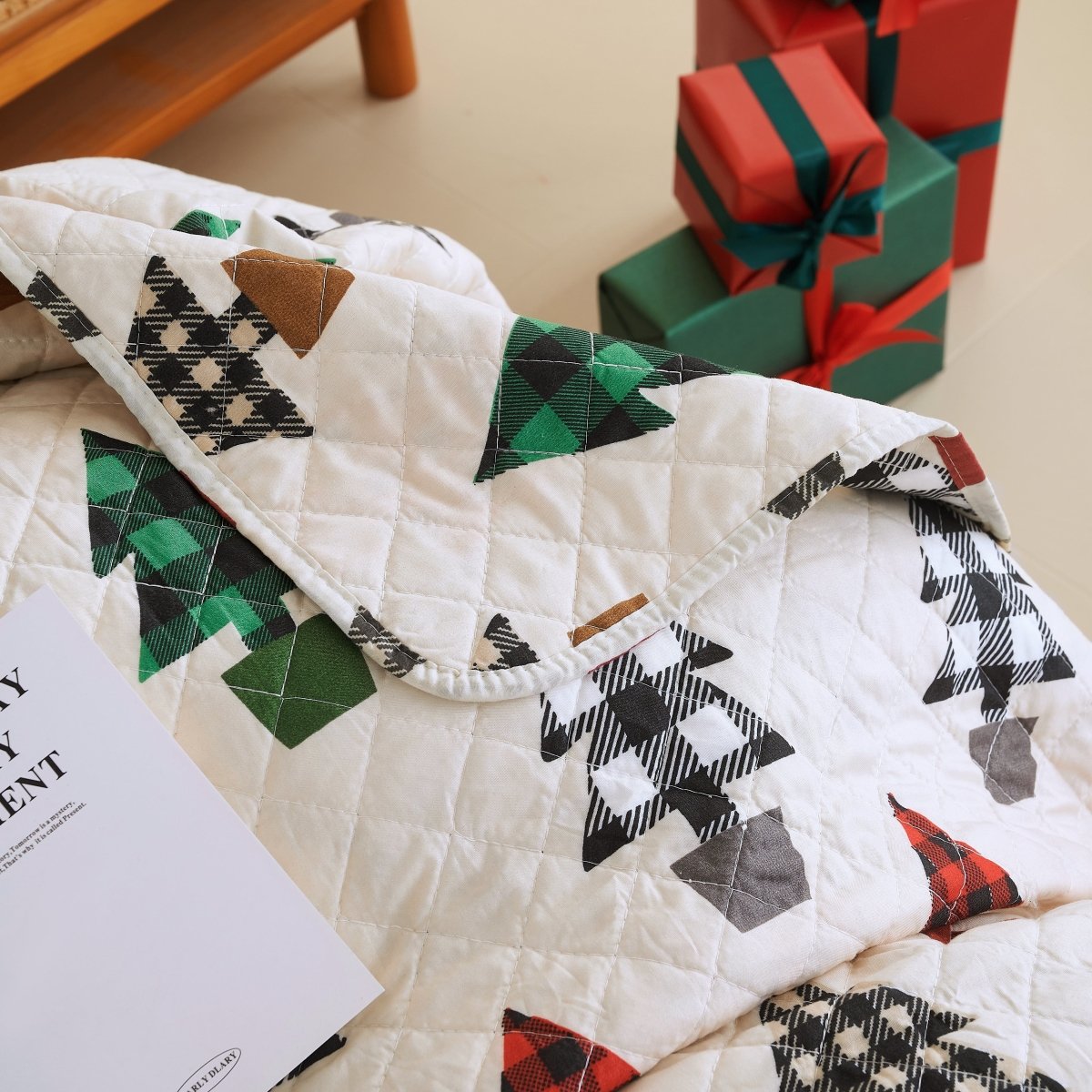 Holiday Collection Quilt Set - Ultra-Soft, Reversible Coverlet Bedding - Oversized Quilt With Matching Pillow Shams - Spirit Linen